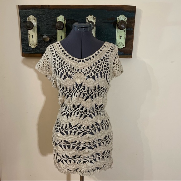 2/$25 Forever 21 Short Sleeve Nude Crochet Tunic Size Small - Picture 4 of 15